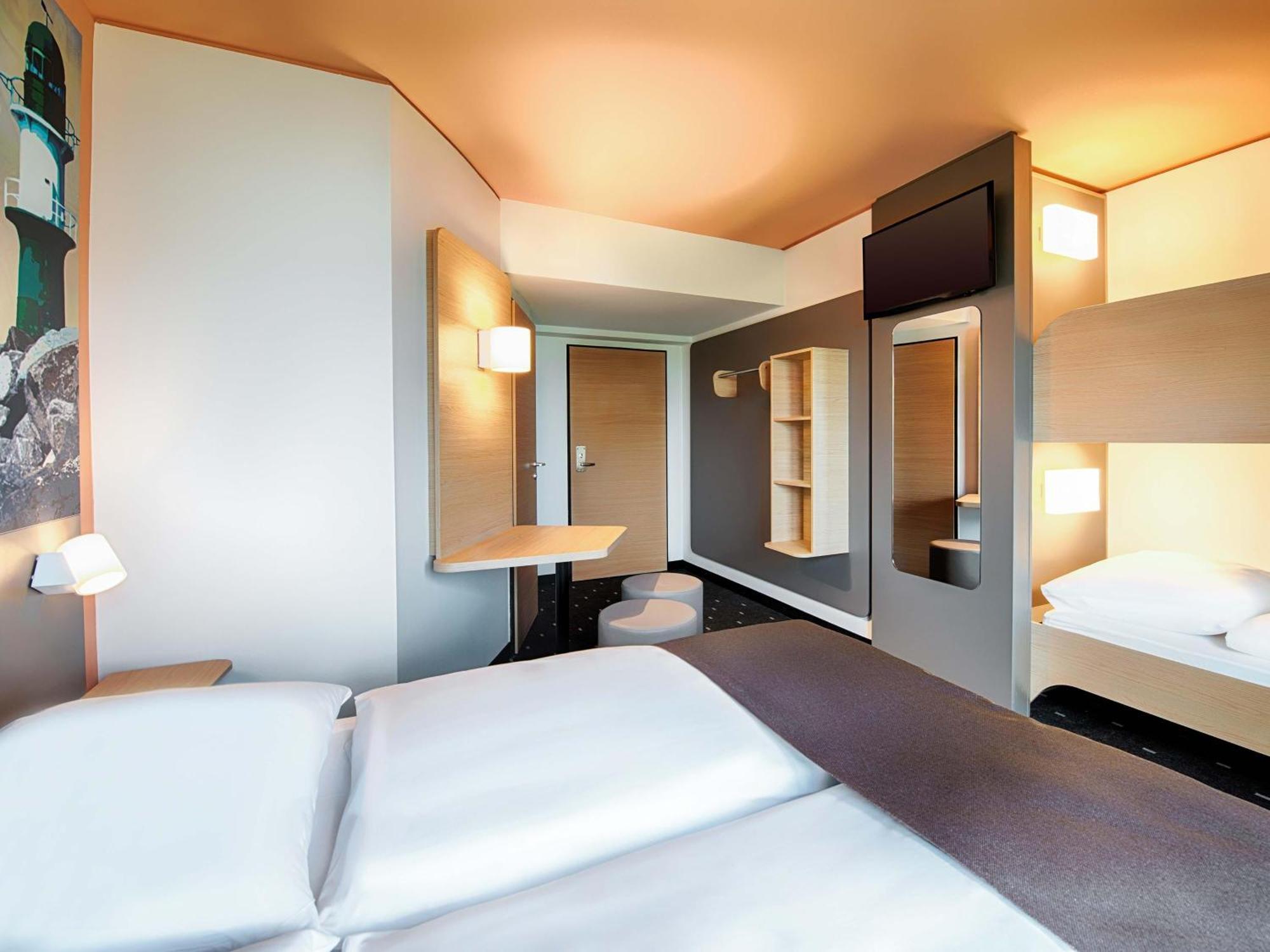 Family Room,1707003569:JPEG